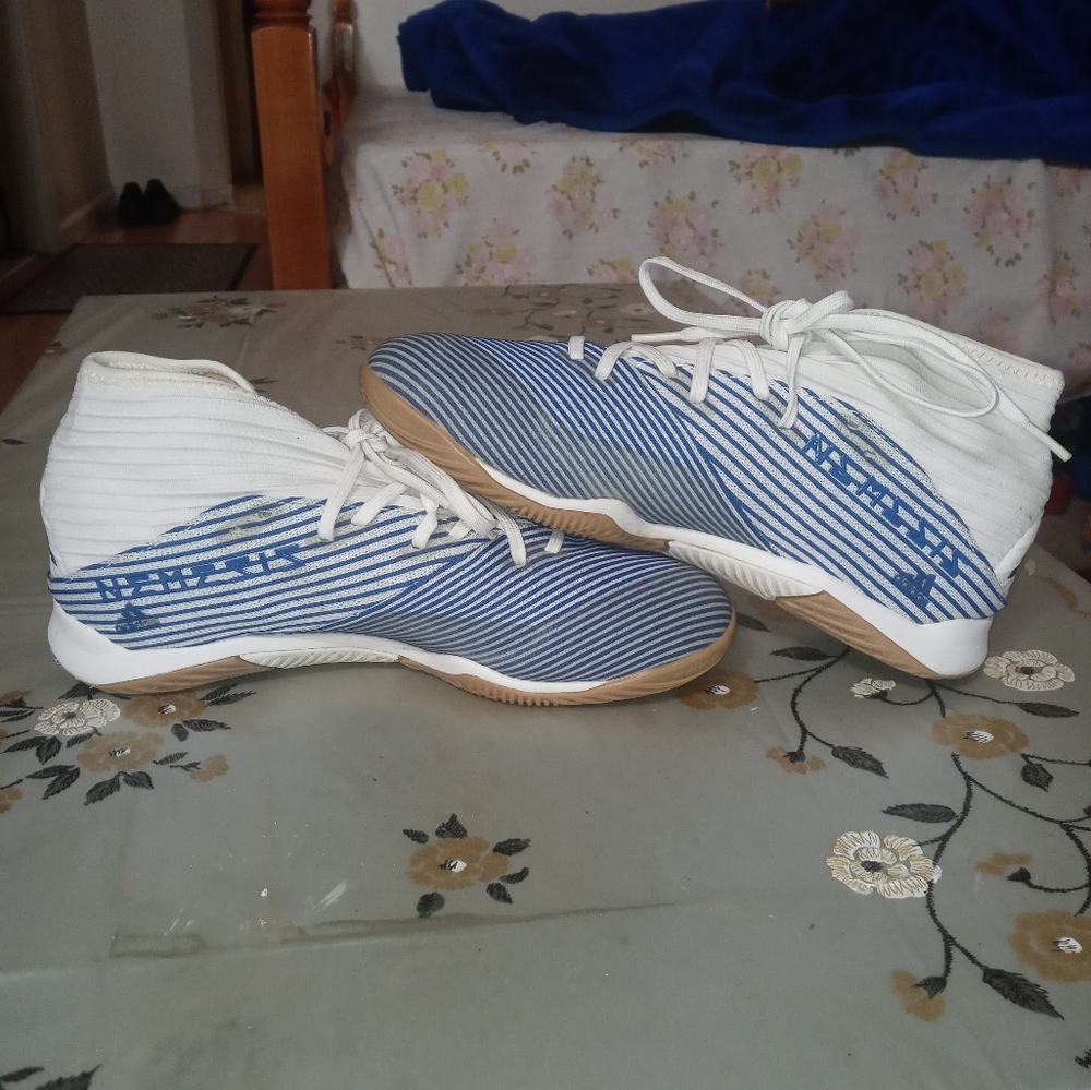 indoor soccer shoes nemeziz